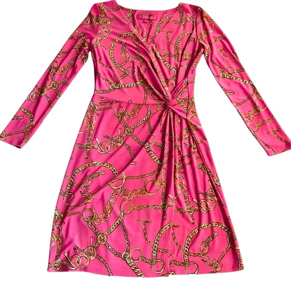 Nine and Co Faux Wrap Dress Hot Pink Gold Chain Print V-neck Cocktail Size S NWT - Picture 1 of 10